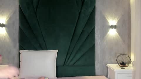 Emilie online show from March 31, 11:43 am