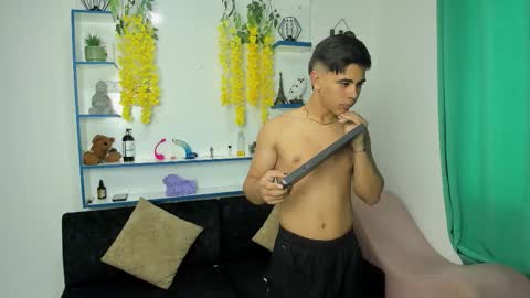 Snapshot of emilicollinss chatting on September 12, 7:49 pm EMILI AND GIN online show from September 12, 7:49 pm