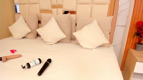 Emillie online show from February 8, 12:39 pm