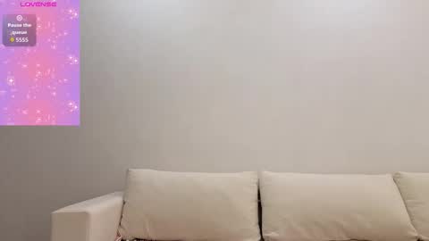 emilli_blanc online show from December 18, 7:03 am