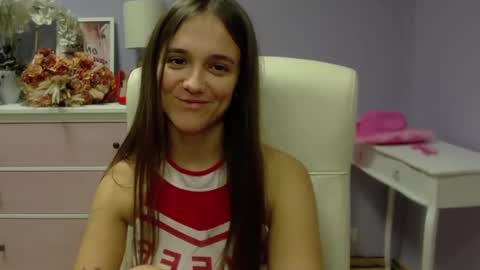 Snapshot of emilly_lust99 chatting on February 4, 10:54 am Emilly online show from February 4, 10:54 am