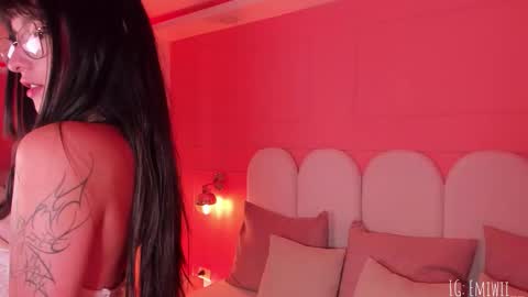 Emilly  online show from October 1, 6:07 pm