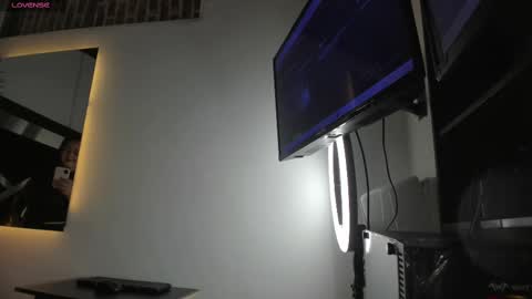 Snapshot of emily18__ chatting on February 27, 11:06 am Emily online show from February 27, 11:06 am