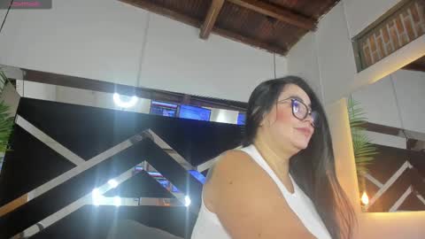 Snapshot of emily18__ chatting on March 7, 10:56 am Emily online show from March 7, 10:56 am