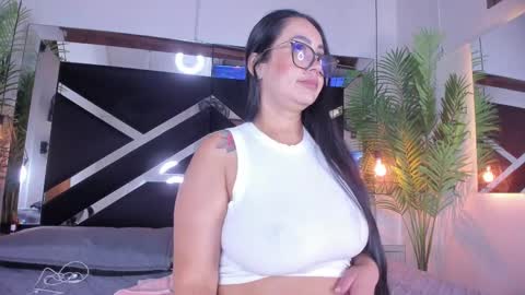 Snapshot of emily18__ chatting on September 18, 11:14 am Emily online show from September 18, 11:14 am