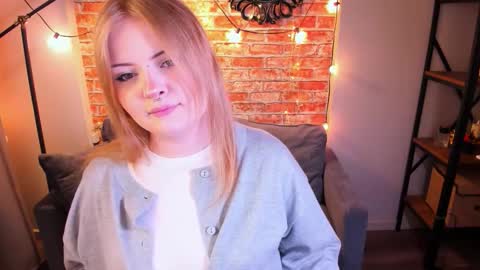 emily_coyness online show from February 25, 5:05 pm