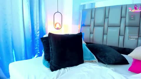 Emi  online show from October 8, 6:03 pm