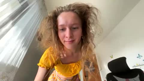 Snapshot of emily_in_parisss chatting on October 8, 7:25 am Emily  online show from October 8, 7:25 am