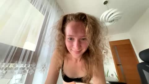 Snapshot of emily_in_parisss chatting on October 16, 9:20 am Emily  online show from October 16, 9:20 am