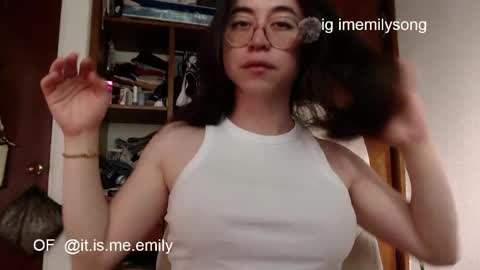 emily_pearl_ online show from May 16, 8:18 pm