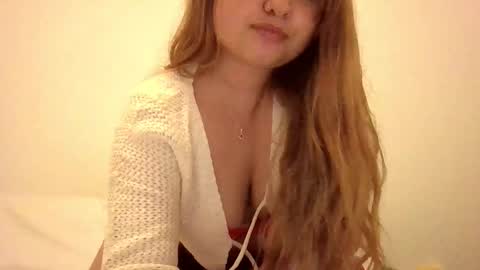Snapshot of emily_ravee chatting on October 15, 11:16 pm Emily online show from October 15, 11:16 pm