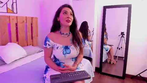 Emilly online show from July 7, 8:35 pm