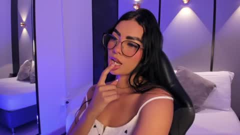 emily_tolson online show from June 10, 7:57 pm