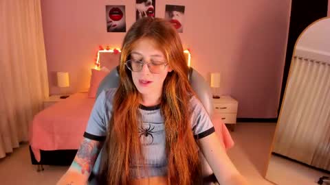 emily_warren__ online show from June 2, 7:49 pm