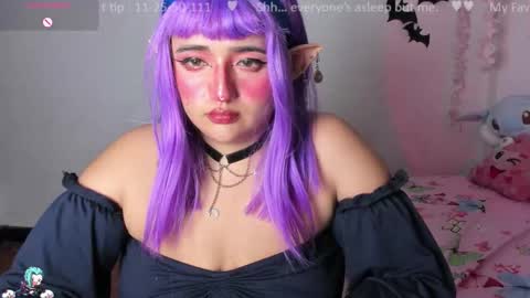 Snapshot of emilycollei chatting on October 23, 5:42 am Emily online show from October 23, 5:42 am