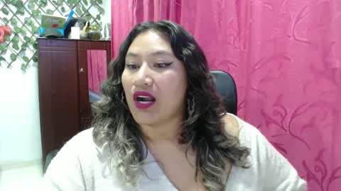 Snapshot of emilylove14 chatting on February 19, 2:01 am Emily Cortez online show from February 19, 2:01 am