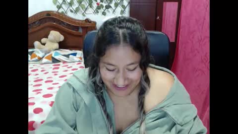 Snapshot of emilylove14 chatting on December 28, 5:33 am Emily Cortez online show from December 28, 5:33 am
