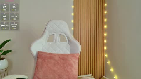 Emily  online show from November 10, 9:56 am