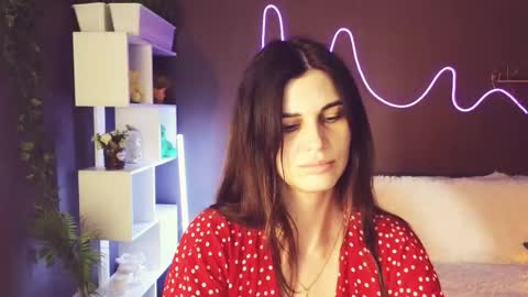 Snapshot of emilytucker chatting on October 18, 1:32 am Emily online show from October 18, 1:32 am