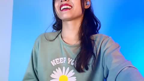 Snapshot of emilywithe_ chatting on February 21, 9:24 am online show from February 21, 9:24 am