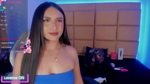 emma__js_ online show from May 21, 9:43 pm