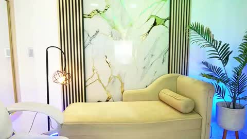 emma__walkerr_ online show from January 12, 6:59 pm