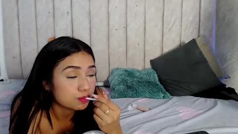 emma_and_aysha online show from March 10, 5:39 pm