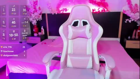 emma_ayala online show from May 21, 7:31 pm