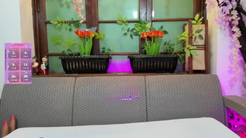 emma_ayala online show from May 4, 7:20 pm