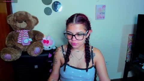 emma_boo_ online show from April 18, 12:12 am