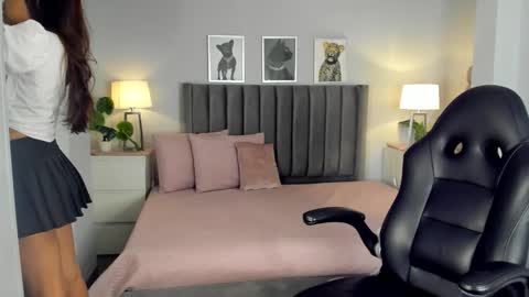 Emma online show from December 1, 9:24 pm