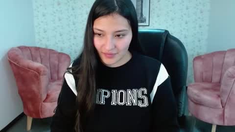 Snapshot of emma_garciaa_ chatting on March 12, 8:09 pm emma online show from March 12, 8:09 pm