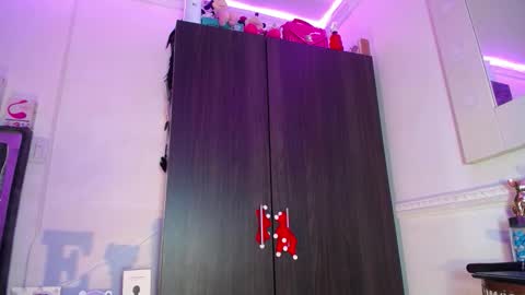 emma online show from November 19, 4:34 am