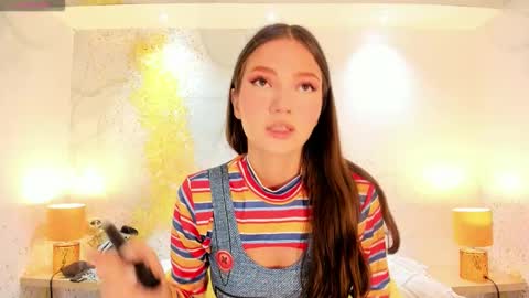 emma_jhoons online show from October 31, 11:32 am