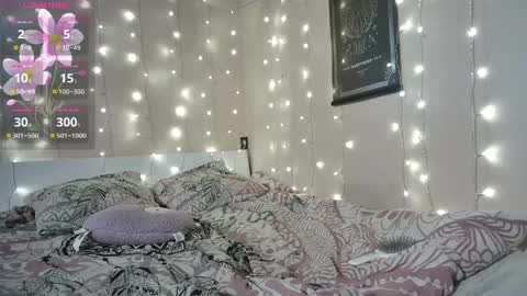 emma_just online show from April 18, 8:05 am