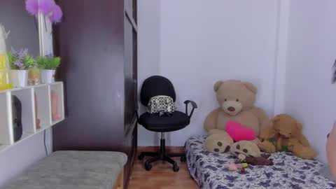 Snapshot of emma_lean chatting on October 3, 12:24 pm whises lits online show from October 3, 12:24 pm