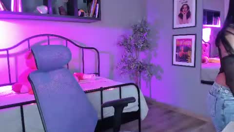 Emma online show from July 25, 8:51 pm