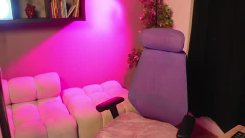 Emma online show from June 24, 12:06 am