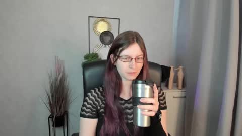 emma online show from April 13, 5:22 am