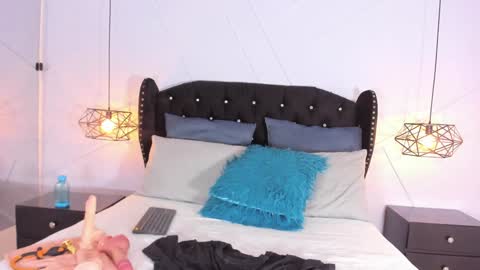 Emma online show from February 8, 3:00 pm