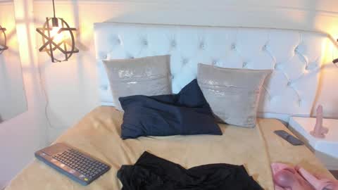 Emma online show from February 7, 2:37 pm