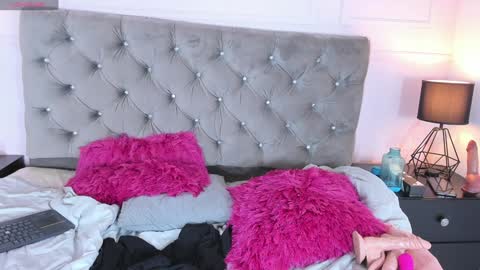 Emma online show from January 18, 5:37 pm