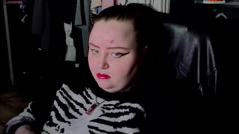 Emma Razumovskaya online show from October 31, 9:15 pm