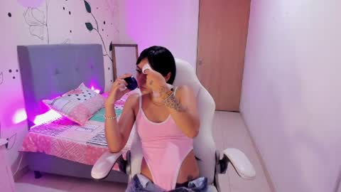 emma_rouxx online show from March 31, 7:14 pm