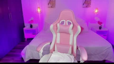 Emma Softt online show from February 21, 7:55 am