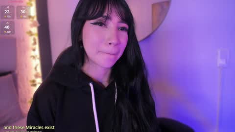 emma_woods__ online show from December 15, 3:31 pm