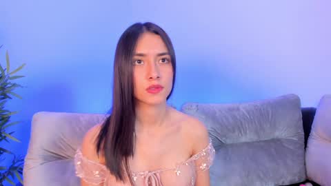 Snapshot of emmaa_robertts chatting on February 17, 5:55 pm Emma  Everyday From 0530 to 1430 Col Time online show from February 17, 5:55 pm