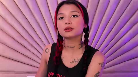 Snapshot of emmaduff_ chatting on October 21, 11:37 am online show from October 21, 11:37 am