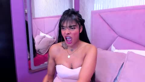 Snapshot of emmaebony_ chatting on September 27, 10:13 am emmaebony_ online show from September 27, 10:13 am