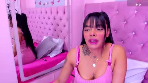 Snapshot of emmaebony_ chatting on October 7, 12:12 pm emmaebony_ online show from October 7, 12:12 pm